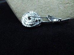 rhinestone pin green stone bk